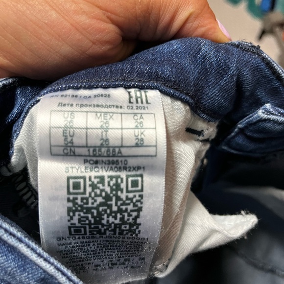 Guess jeans cropped cuff women’s size 26 - Picture 3 of 3